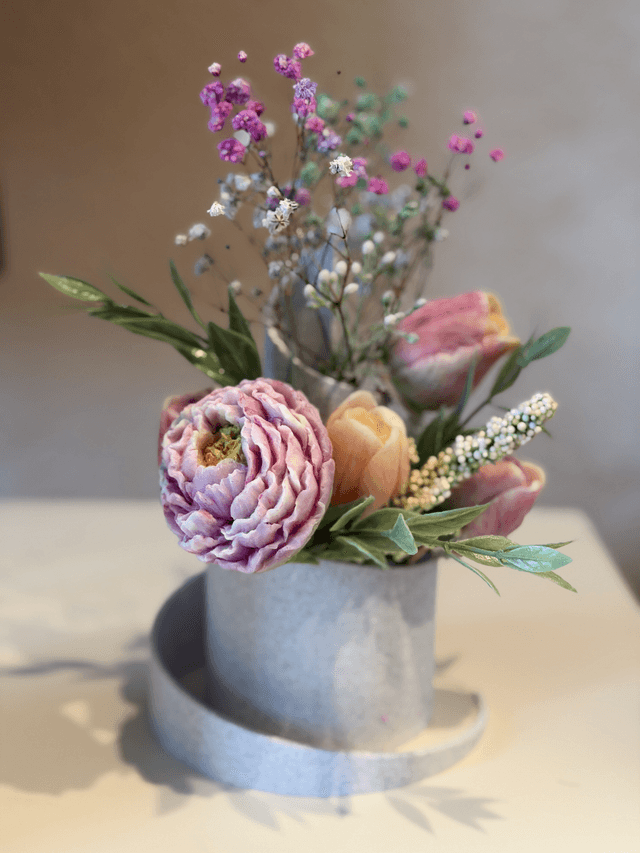 17cm Spiral Scroll Vase - Image 1