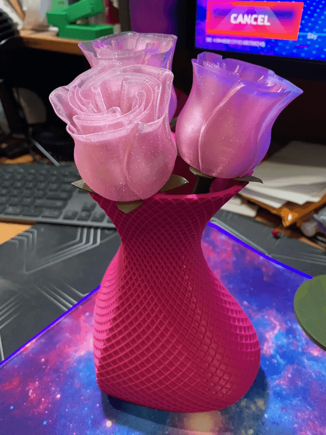 18cm Love Heart Vase - Image 3