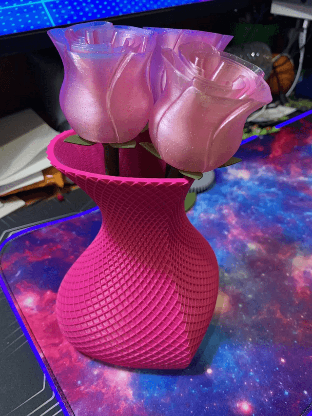 18cm Love Heart Vase - Image 2