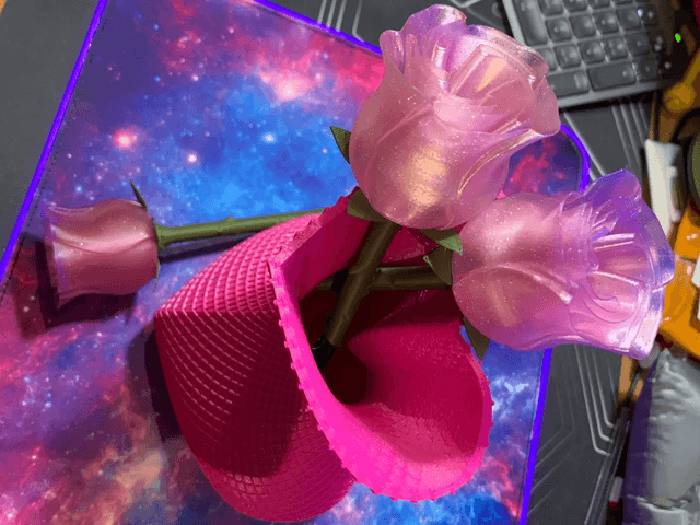 18cm Love Heart Vase - Image 1